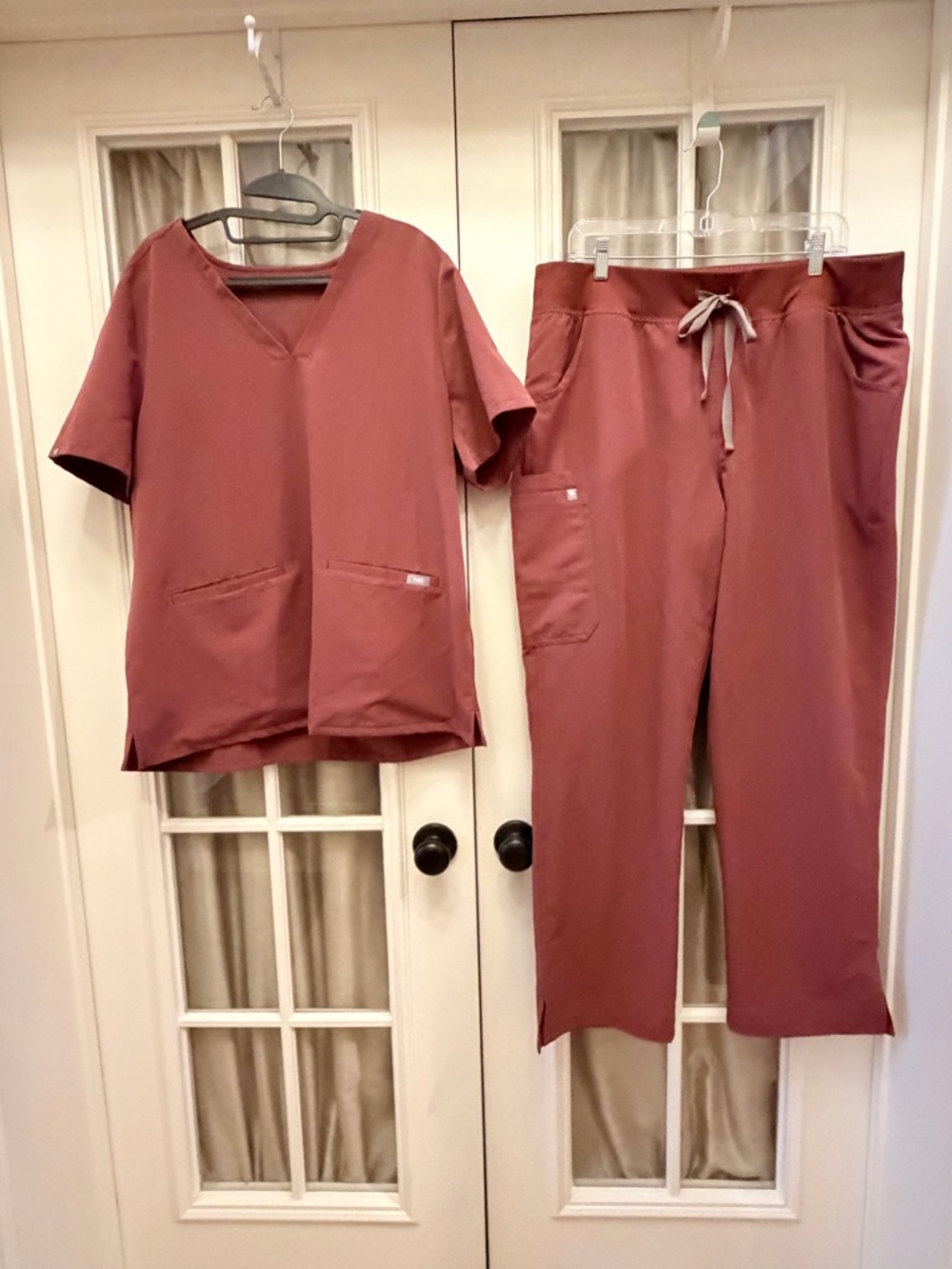 XXL Figs Dusty Rose/Pink Women’s Scrubs Set w/ Highwaisted Kade Yoga Pants EUC